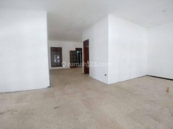 Disewakan Rumah Hook Lokasi Pinggir Jalan Raya, Dekat Dengan Superido, Plaza
