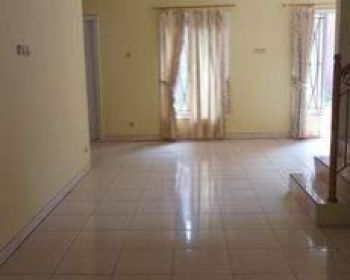 Sewa Rumah Keren Lega Luas Kota Baru Parahyangan 2 Lantai