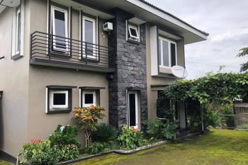 RUMAH VILLA ISTIMEWA TANAH LUAS PLUS KEBUN APEL DEKAT KOTA BATU