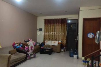 Jual rumah full renovasi di Pelangi hijau 2 Lantai kelapa gading