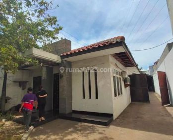 Rumah Ruang Usaha Ada Gudang Luas di Raya Kenjeran