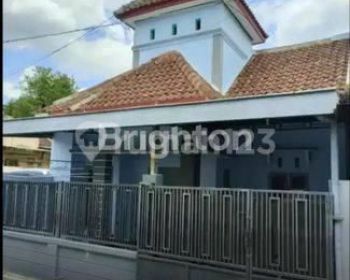 RUMAH SIAP HUNI COCOK UNTUK TEMPAT TINGGAL DI DAERAH PERUMAHAN CEPLUKAN DENGAN