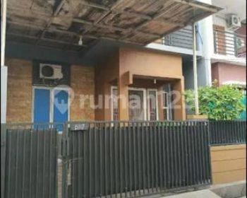 Rumah 2 Lantai Bagus Furnished SHM di Jaka Setia, Bekasi