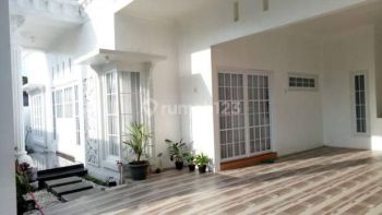 2 Rumah dengan Tanah luas Dekat Pasar Jangkang