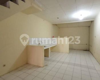 Rumah di Taman palem permata dekat taman surya