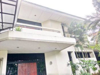 Disewakan Rumah Asri di Permata Hijau