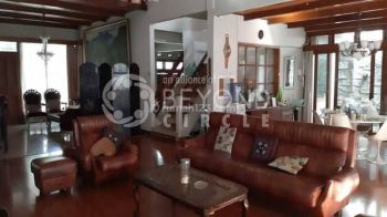 Rumah megah,lingkungan private,kawasan fenomenal di Setrasirna,Pasteur Bandung