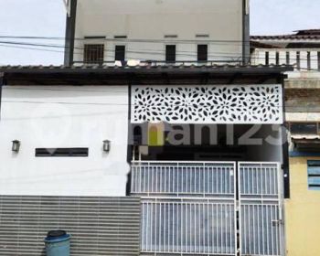 Rumah Strategis 2 Lantai dekat toll puskesmas di Jatiluhur Bekasi