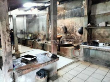 Ruang usaha bagus pinggir jalan utama di Palur solo