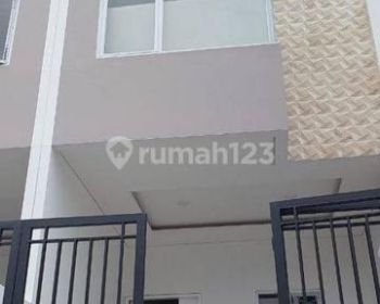 Rumah duri kepa di Jalan asem shm 3 lantai