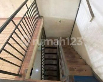 Ruko di Jl Kelapa Sawit ,2 Lantai, Jalan Depan bisa 3 mobil, Akses Truk ban