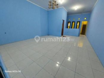 Di Jual Ruko 2.5 Lantai Siap Pakai Lokasi Strategis di Taman Holis Indah 2