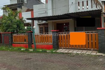 Rumah 2 lantai di srondol
