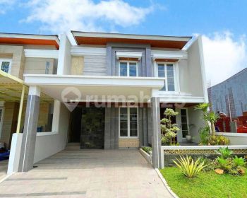 Rumah CITRALAND  LUX 2 Lantai dekat Pakuwon Indah Graha Family