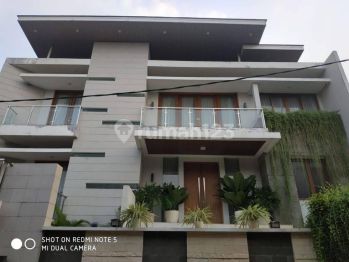 Rumah Townhouse dengan Private Pool Akses Strategis