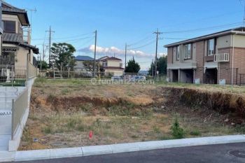 Bu Tanah Dekat Angklung Ujo