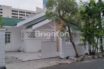 POSISI STRATEGIS RUMAH 1 LANTAI SIAP HUNI DI WISMA PERMAI BARAT