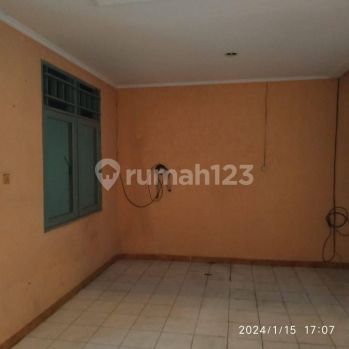 Rumah 2 Lantai di Taman Palem Lestari