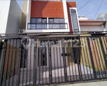 Dijual Rumah 2,5 Lantai Strategis di Pamulang