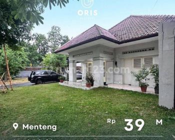 Rumah Kolonial Belanda 1 Lantai. Jalan Lebar