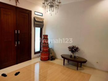 Rumah Bagus Hook Dalam Komplek di Lebak Bulus, One Gate System