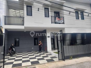 Rumah baru mewah lokasi strategis tengah kota di turangga