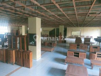 Showroom For Sell , Ida Bagus Mantra