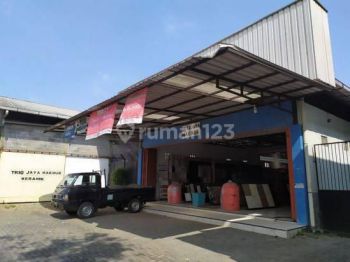 Gudang Lokasi Poros 0 Jalan Raya di Krebet, Kab Malang