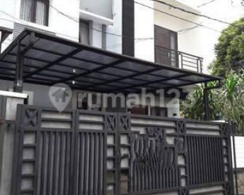 Rumah 2 Lantai Sudah Renovasi akses 2 mobil