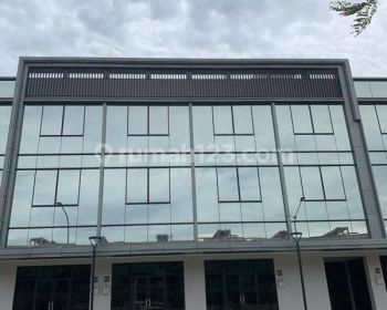 Disewakan Ruko Osaka Pik2 Bagus 3 Lantai Ukuran 4.5x15