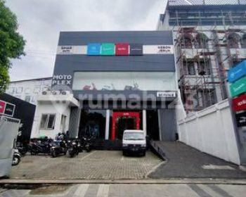 SHOWROOM 3lt penghasil dollar harga miring jln lapangan bola kebon jeruk Jakarta