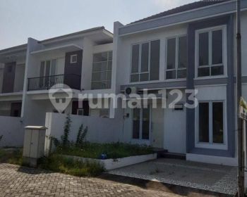 Jual Rumah 2 Lantai Area Bisnis dan Perkantoran Jombang