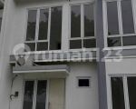 thumbnail-jual-rumah-2-lantai-area-bisnis-dan-perkantoran-jombang-6