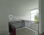 thumbnail-jual-rumah-2-lantai-area-bisnis-dan-perkantoran-jombang-10