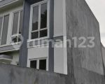 thumbnail-jual-rumah-2-lantai-area-bisnis-dan-perkantoran-jombang-3