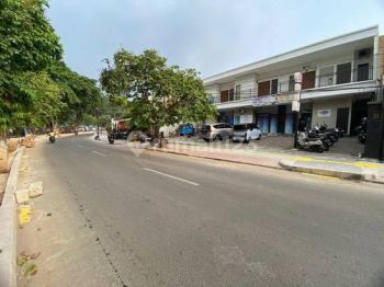 Dijual Tiga Ruko Di Jalan Raya Lokasi Sangat Strategis