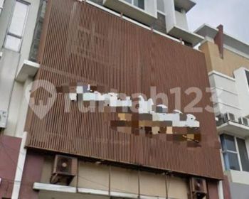 Ruko 4 Lt Semi Furnish Pinggir Jalan Startegis di Ruko Cemara Hi