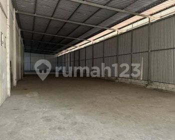 Disewakan per gudanganl Kav DPR, jalan lebar, bebas banjir, ada lift