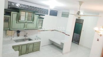 DiJual & DiSewakan Rumah 2 Kantai Lebar 7Meter Di Jelambar,Jakarta Barat.(Kode