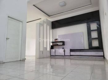 Rumah 2 lantai di Komp Marioz Regency jl Buakana, Makassar