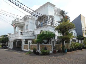 Rumah Mewah 3 Lantai Di PERUM DUTA GARDEN Tangerang  LT480 SHM