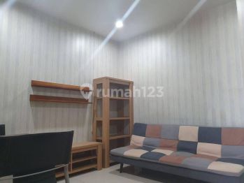 Sewa Apartemen Cosmo Mansion 1 Bedroom Lantai Tinggi