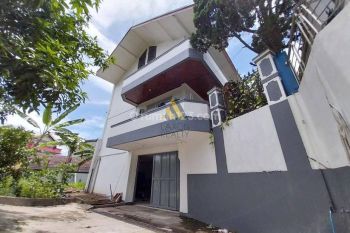 Rumah di Komplek cipaganti permai dan tanah sangat luas SHM
