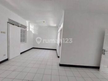 Bisa buat kantor Rumah di Arcamanik SHM Sudah Renovasi