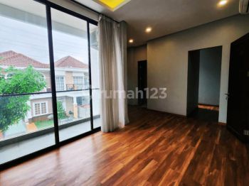 Jual Cepat Rumah 3 Lantai Sudah Renovasi Semi Furnished Serpong