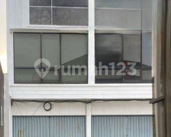 Ruko Siap Pakai, Tengah Kota, Ada Lahan Parkir