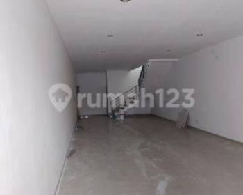 Ruko 3 lantai di Pasir Koja Sudah Renovasi