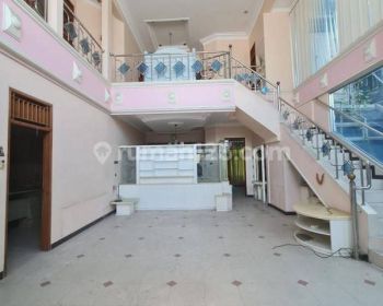 Disewakan Rumah Mewah Pusat Kota Mangku Jalan Utama Stabelan 280meter