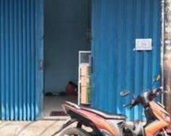 Rumah Pinggir Jalan di Rawa Buaya