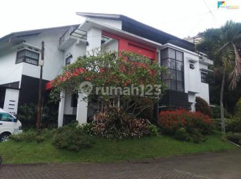 RUMAH MEWAH KOMPLEK ELITE BANDUNG UTARA DEKAT LEMBANG BANDUNG